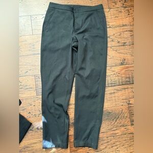 Lululemon black mid rise cropped trouser pants